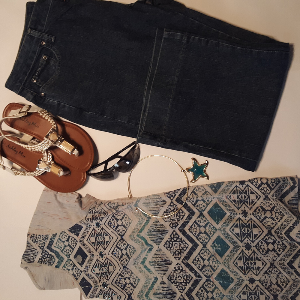 Signature Studio lightweight contemporay top sizeL